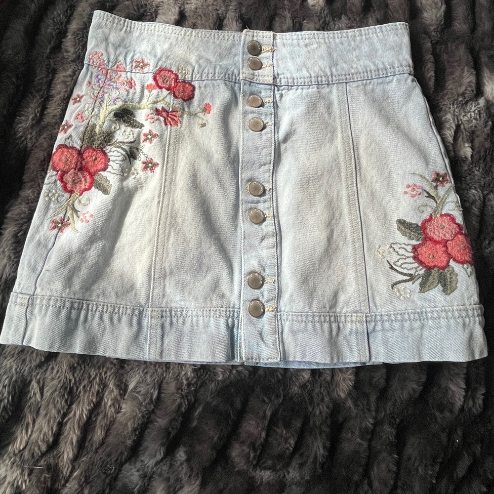 Denim skirt with floral embroidery